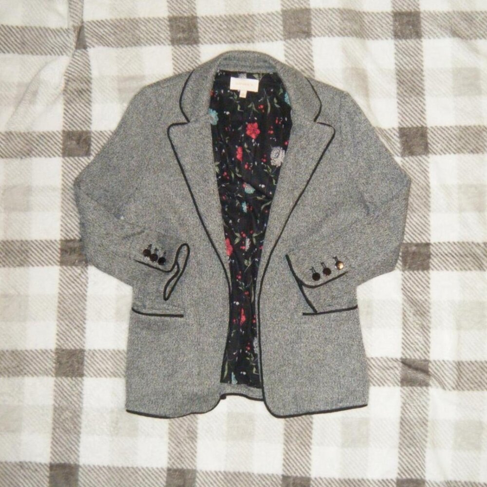 skies are blue gray triblend collared blazer with buttons on the cuff & pockets